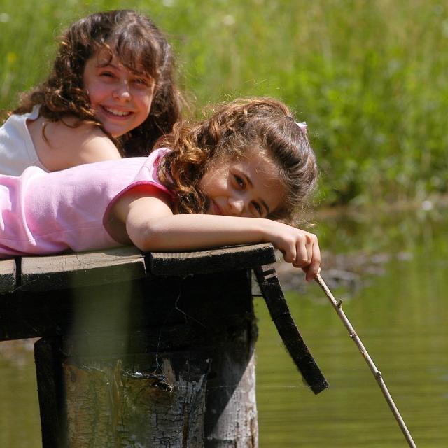 Enfants Sur Ponton