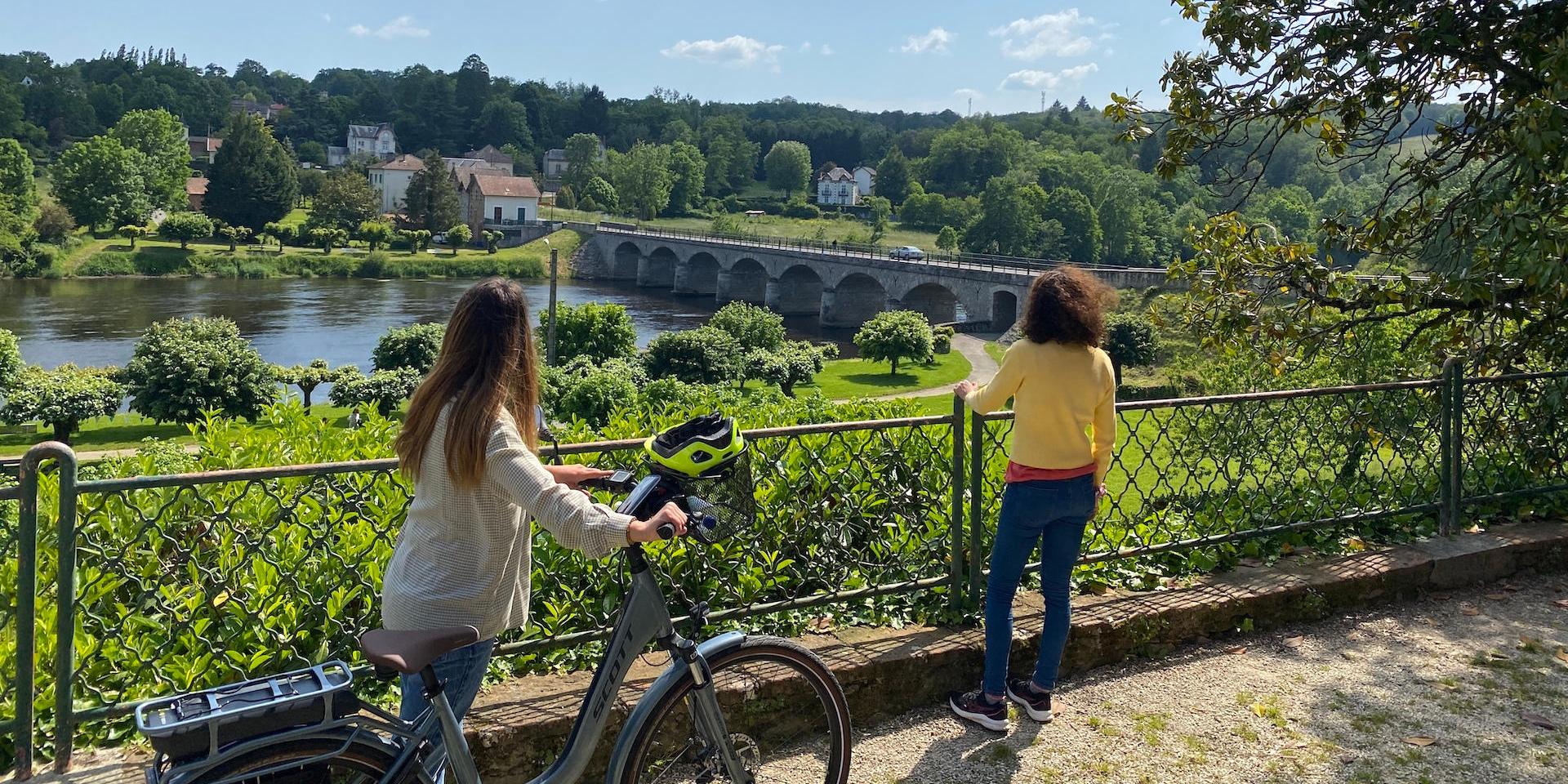 Circuit vélo de Saint-Junien à Oradour-sur-Glane - vue du pont à Saint-Victurnien