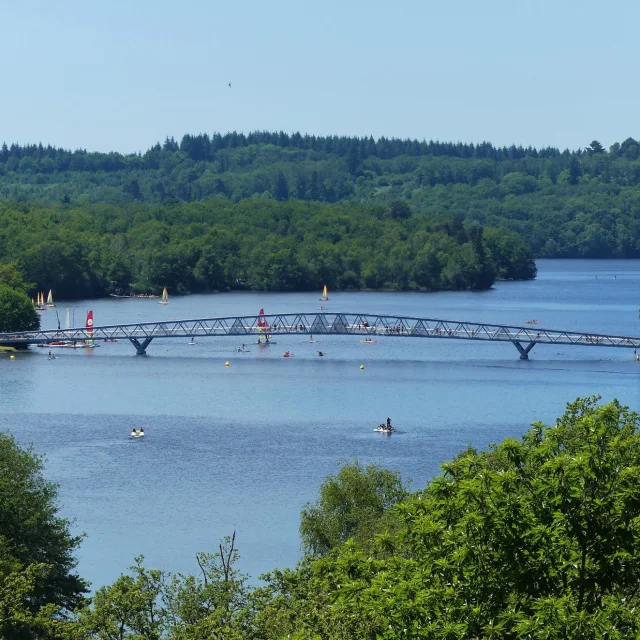 Lac de Saint-Pardoux, vue passerelle