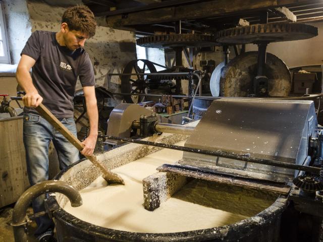 Paper-making at Moulin du Got