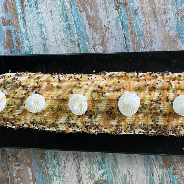 Buche De Noel White Chocolate Apples