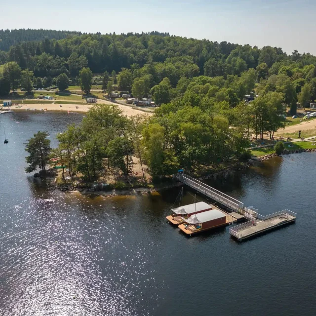 Vacances au Lac de Vassivière dans un des campings ombragés du Limousin