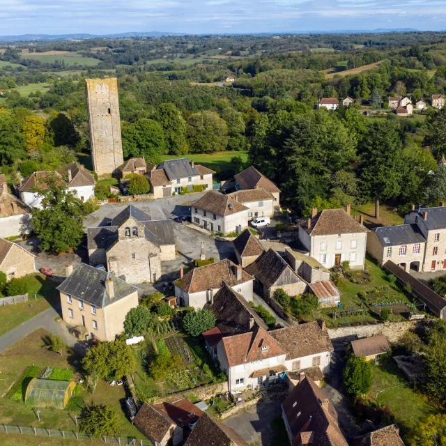 Tour De Chateau Chervix Village