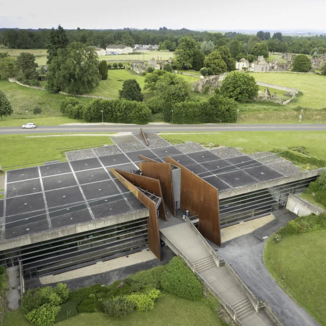 Vue aérienne du Centre de la mémoire d'oradour et des ruines du village martyr - CMO