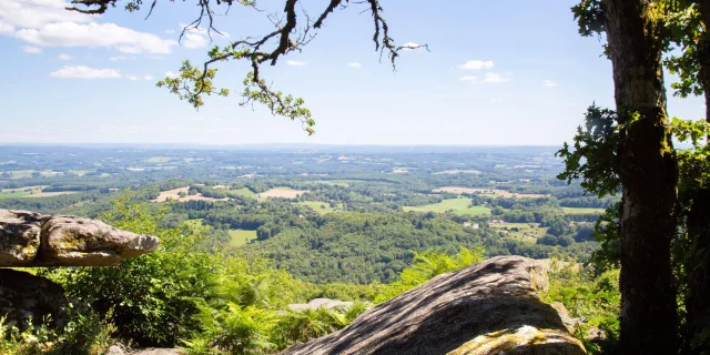La Pierre Branlante et sa vue panoramique sur le Limousin - Randonnée du Chemin des Kaoliniers à La Jonchère-Saint-Maurice