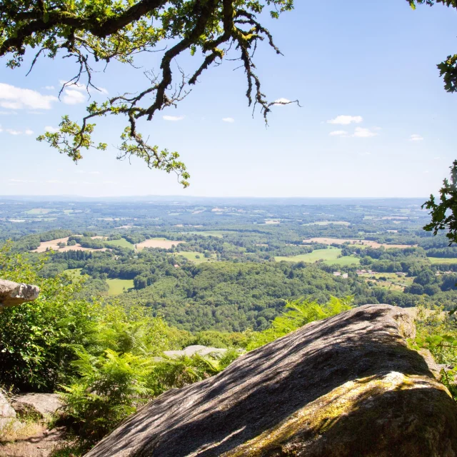 La Pierre Branlante et sa vue panoramique sur le Limousin - Randonnée du Chemin des Kaoliniers à La Jonchère-Saint-Maurice