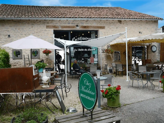 Table Du Lavoir Montrol Senard Restaurant