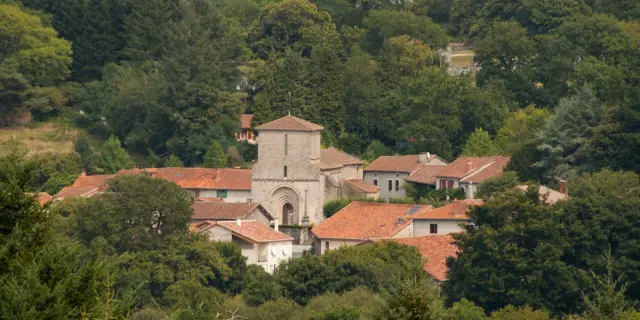 Montrol Senard Petit Village