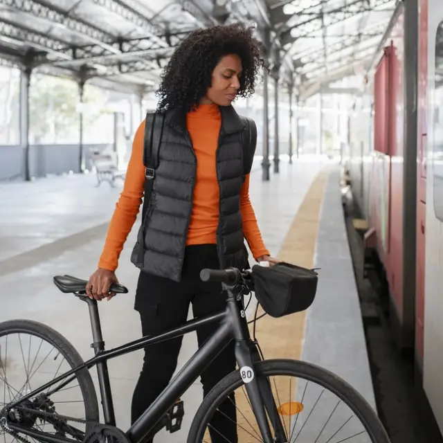 Velo Et Train Image De Magnific 1 1 1